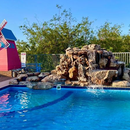 Mrk Resort & Massage Lop Buri エクステリア 写真
