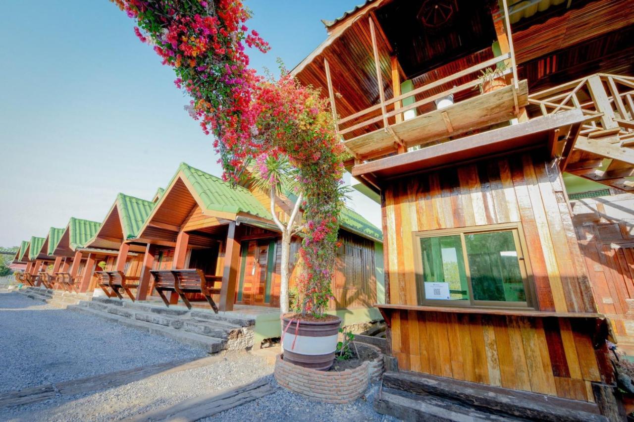 Mrk Resort & Massage Lop Buri エクステリア 写真