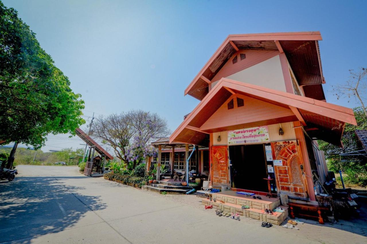 Mrk Resort & Massage Lop Buri エクステリア 写真