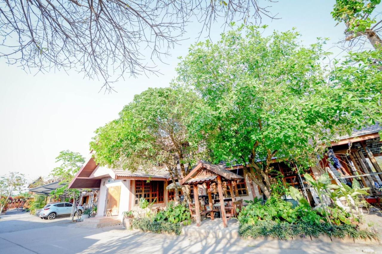 Mrk Resort & Massage Lop Buri エクステリア 写真
