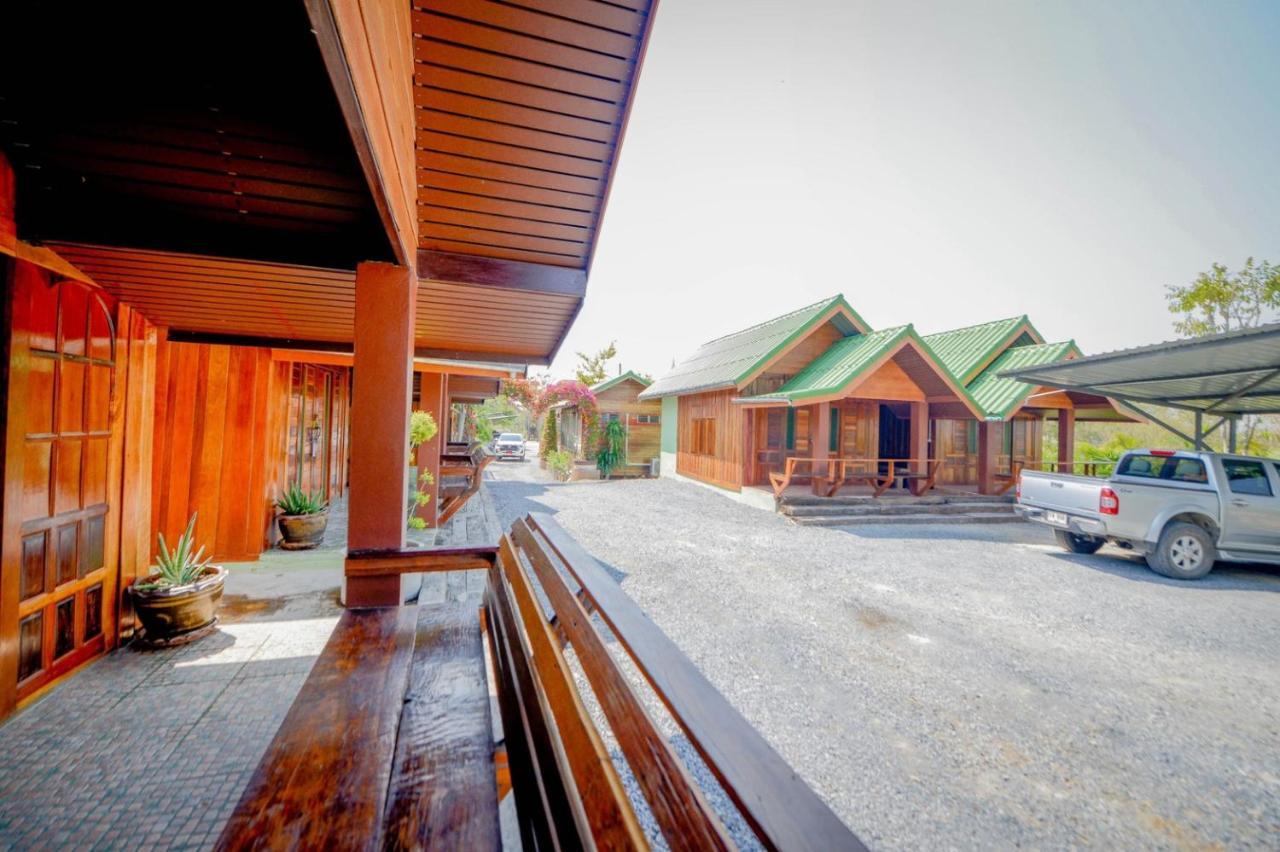 Mrk Resort & Massage Lop Buri エクステリア 写真