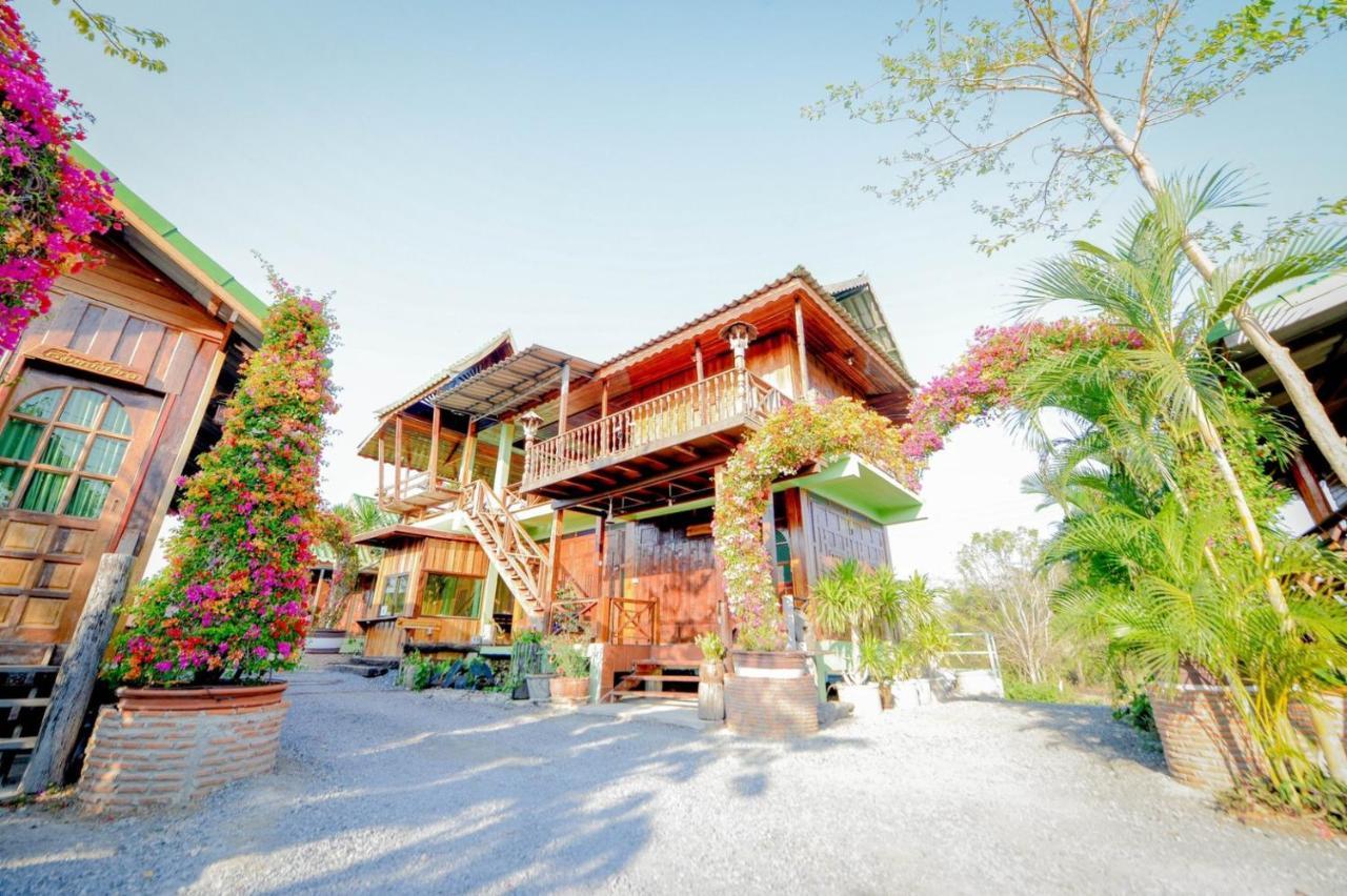 Mrk Resort & Massage Lop Buri エクステリア 写真