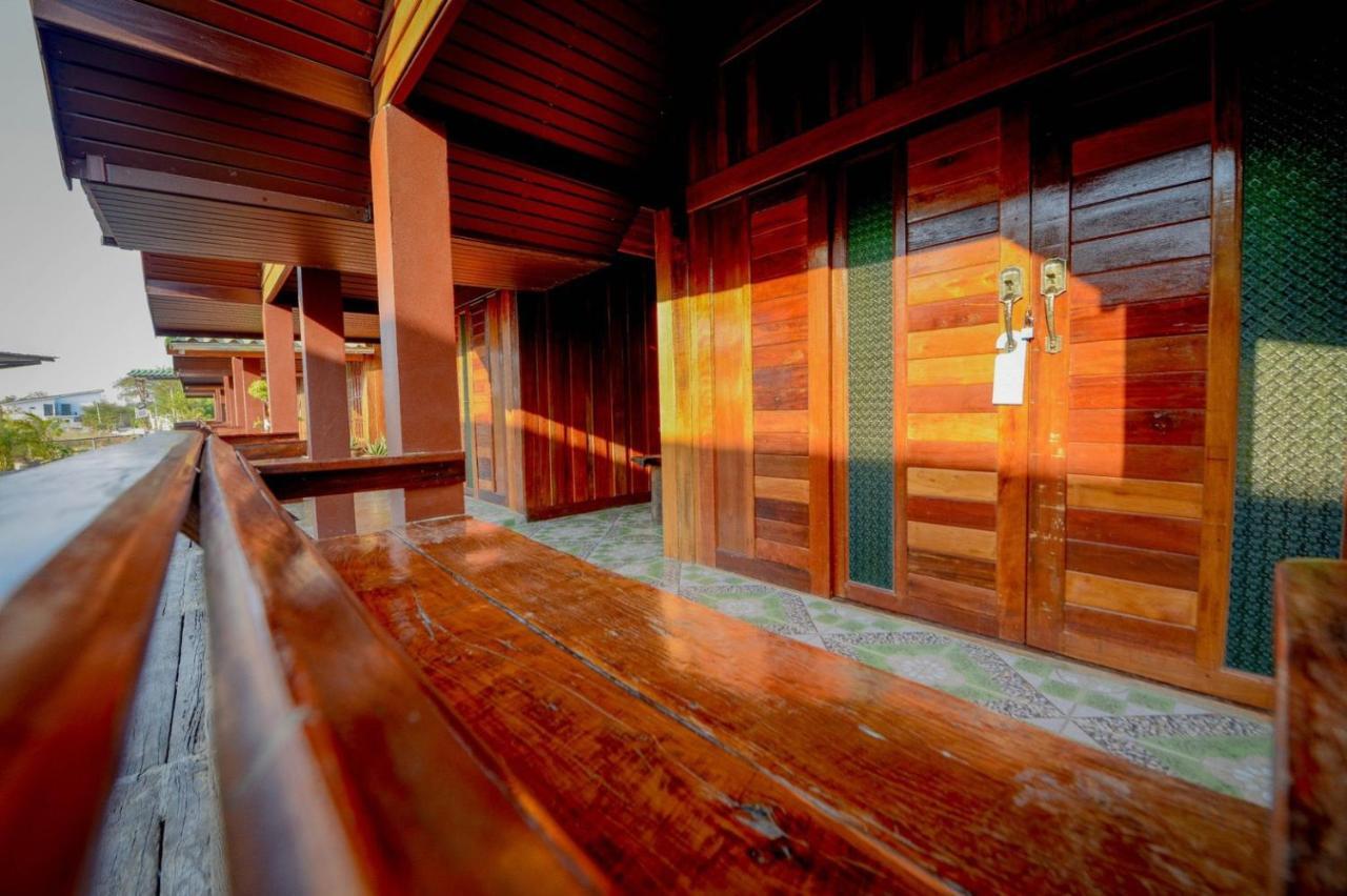 Mrk Resort & Massage Lop Buri エクステリア 写真