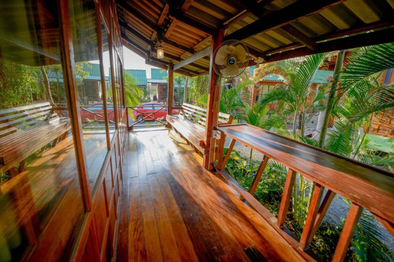 Mrk Resort & Massage Lop Buri エクステリア 写真